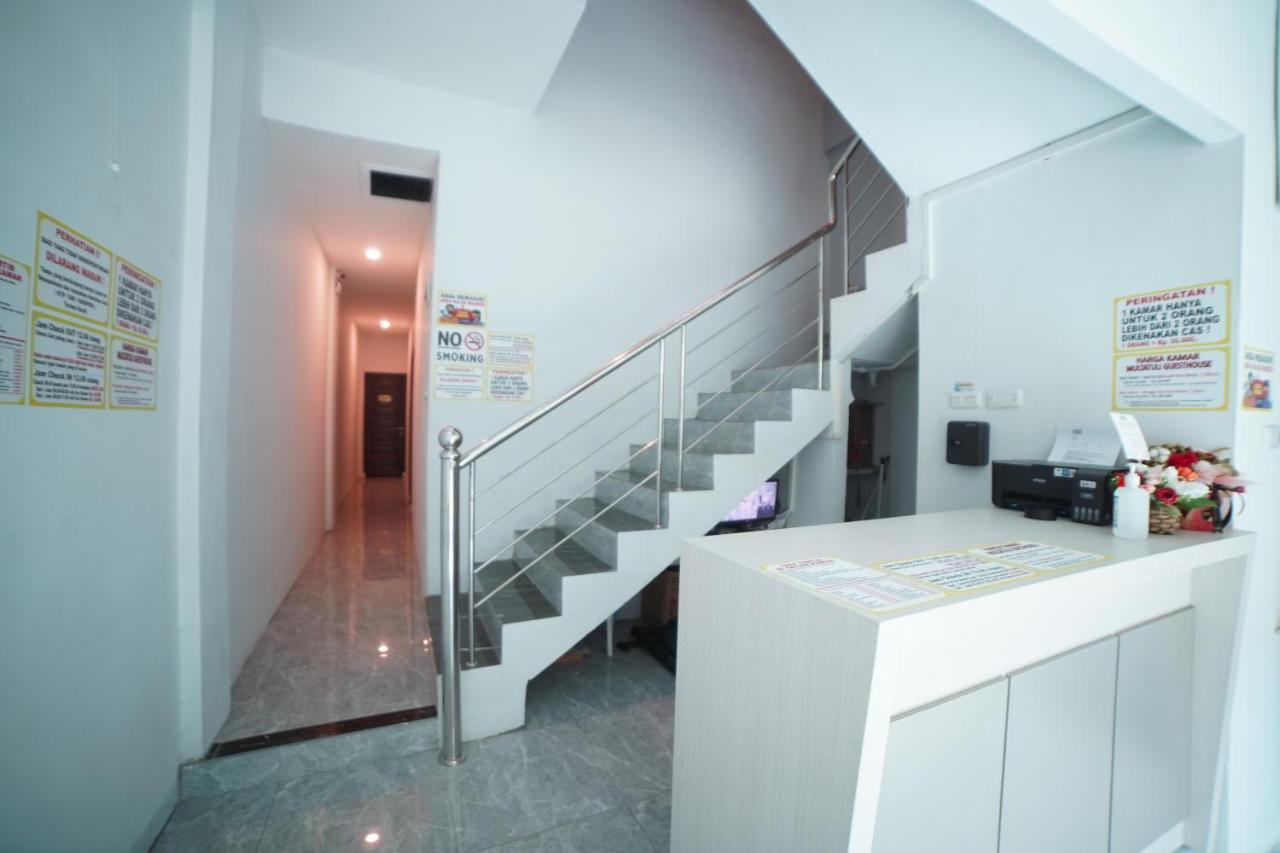 Oyo 90830 Multatuli Guest House Medan Eksteriør billede