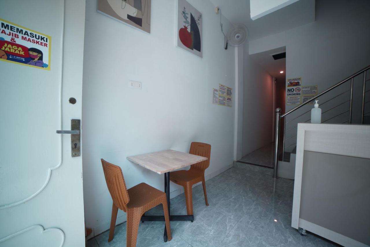 Oyo 90830 Multatuli Guest House Medan Eksteriør billede